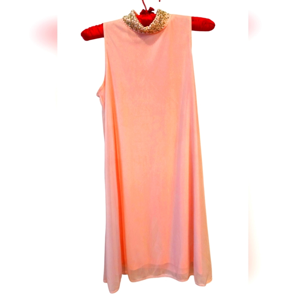 Beautiful pink sleeveless party dress. Women's small. Stylish and soft.